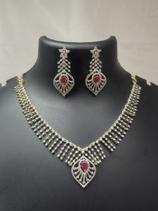 Diamond look alike neck set
