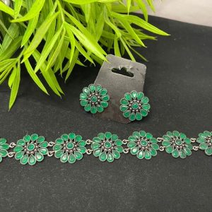 SILVER FLOWER CHOCKER